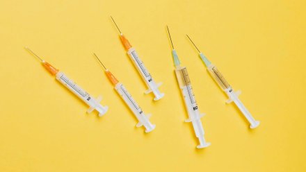 Стали известны возможные сроки начала вакцинации детей от коронавируса