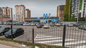 В Воронеже иностранец угнал Mercedes из автосалона