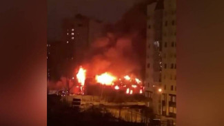 Масштабный пожар случился на складах в Юго-Западном районе Воронежа: появилось видео 