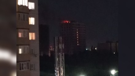 Вспыхнула крыша строящейся 18-этажки у мегашколы в Воронеже