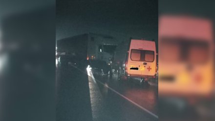 Двое мужчин пострадали при столкновении грузовика и «Газели»