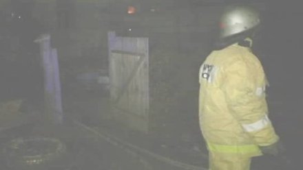 Пожарные эвакуировали 6 человек из горящего дома в воронежском селе