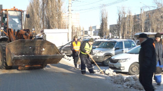 В Воронеже начали искать рабочих для очистки улиц от снега