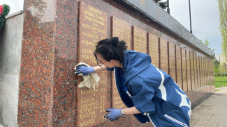 Активисты «Единой России» помогли благоустроить памятники Великой Отечественной войны