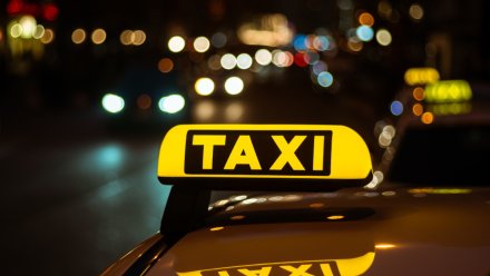 В Воронеже стоимость поездки в такси достигла 1,3 тыс. рублей из-за дождя