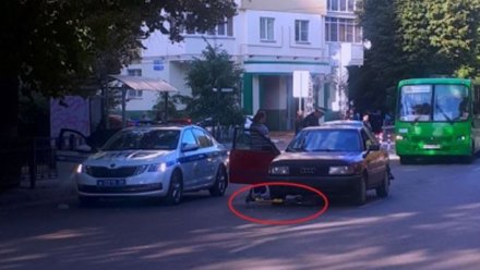 В центре Воронежа Audi сбила подростка на электросамокате