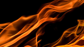 В пожаре в воронежском микрорайоне заподозрили поджигателей на мотоциклах