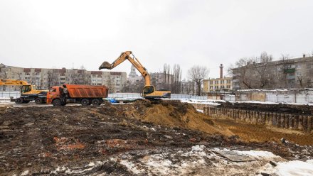 На месте снесённого хлебозавода в центре Воронежа начали строить высотку