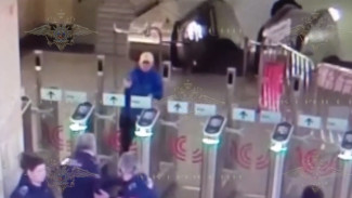 Пьяный воронежец распылил перцовый баллончик в лицо охраннику московского метро