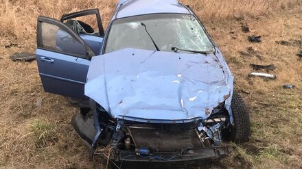 На трассе под Воронежем в перевернувшейся иномарке погиб 21-летний парень