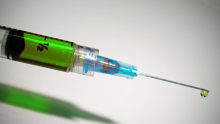 Массовую вакцинацию россиян от коронавируса начнут в октябре