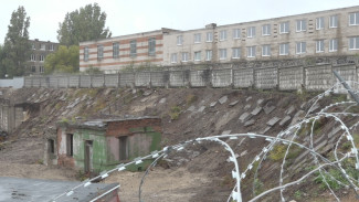 В Воронеже из-за непогоды обрушился грунт в промзоне возле заправки
