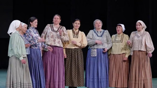 На всероссийском фестивале воронежцев за полминуты обучили играть на гуслях