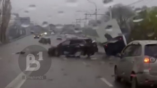 Появилось видео с моментом жёсткого столкновения трёх автомобилей на воронежском мосту
