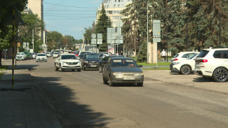 Новый асфальт на улице Пушкинской в Воронеже срезали
