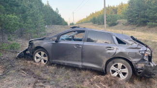 В Воронежской области 2 человека погибли в перевернувшейся иномарке