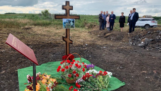 В Воронежской области на месте гибели экипажа Ка-52 установили крест