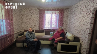 Анонимный спонсор подарил квартиру спускавшемуся ползком по лестнице инвалиду в Таловой