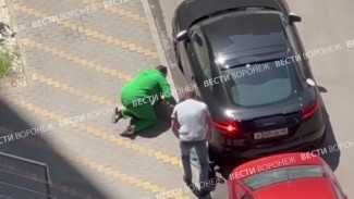 Появилось видео спасения сорвавшегося с балкона парня на МП в Воронеже