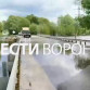 Автомобили начали проезжать по затопленному мосту у воронежского села Ступино