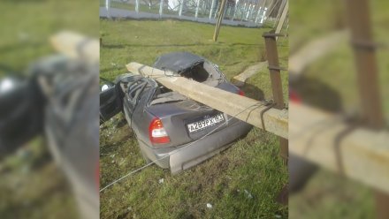 Пьяный водитель взял на таран столб в Воронежской области