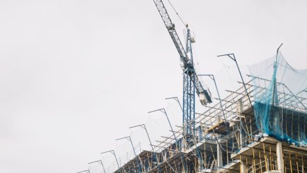 В Воронеже подростку заплатили полмиллиона за падение с заброшенной стройки