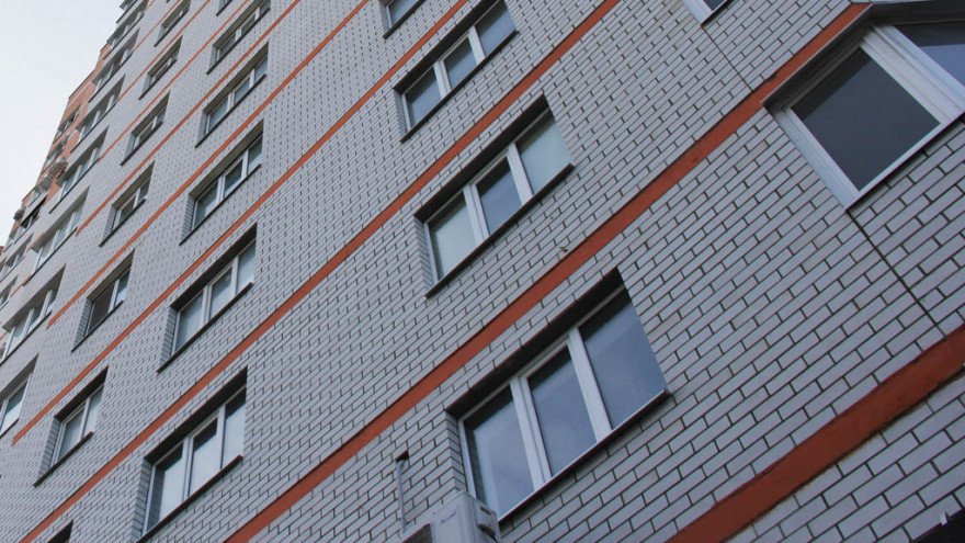 В Воронеже женщина выпала из окна 7 этажа