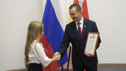 В Воронежской облдуме наградили юных стрелков