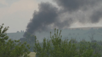 Гараж с машиной сгорел после атаки БПЛА на Ольховатский район
