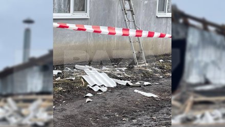 Власти пообещали восстановить крышу повреждённого дроном дома в Воронежской области