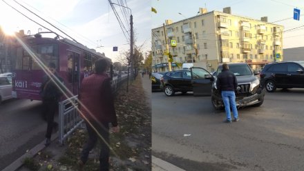 В Воронеже на Московском проспекте внедорожник врезался в троллейбус