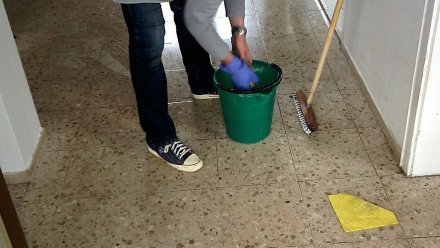 В воронежской школе родителей заставляли оплачивать работу уборщицы