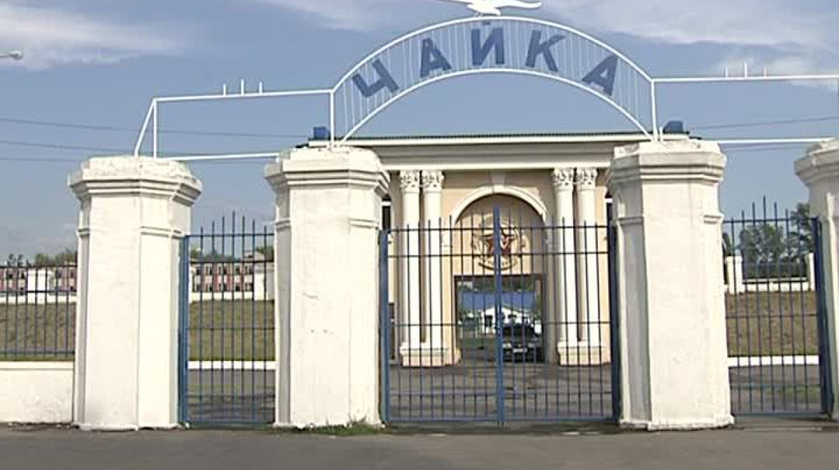 Стадион чайка воронеж. Входные ворота с колоннами на стадион. Входные ворота Шинника. Входные ворота на стадион в городе.