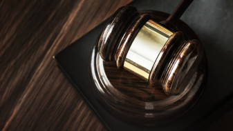 Воронежский замминистра строительства незаконно выплатил подрядчику 82 млн