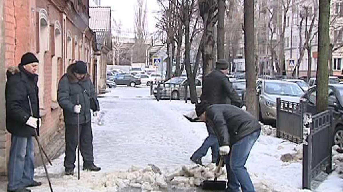 Будете выходить на улицу. Тамерлан уборка улиц. Вышел на улицу случайный выстрел. Чиновники с лопатой фото. Однажды россиян обяжут выйти на улицу.