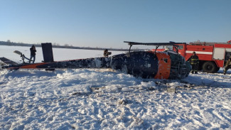 МЧС показало первые фото с места падения вертолёта под Воронежем