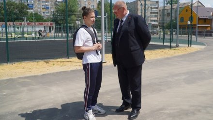«Партийный десант» «Единой России» оценил объекты благоустройства в Россошанском районе