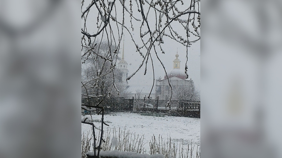 Выпал снег воскресенье. Воронеж в конце апреля. В Ростове выпал снег. Снег неожиданно выпал картинки. Апрель. Непредсказуема погода фото.