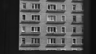 В Воронеже у 5-этажки в Советском районе обнаружили тело женщины