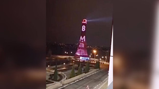 Воронежцы сняли на камеру зажжённую на маяке иллюминацию к 8 Марта