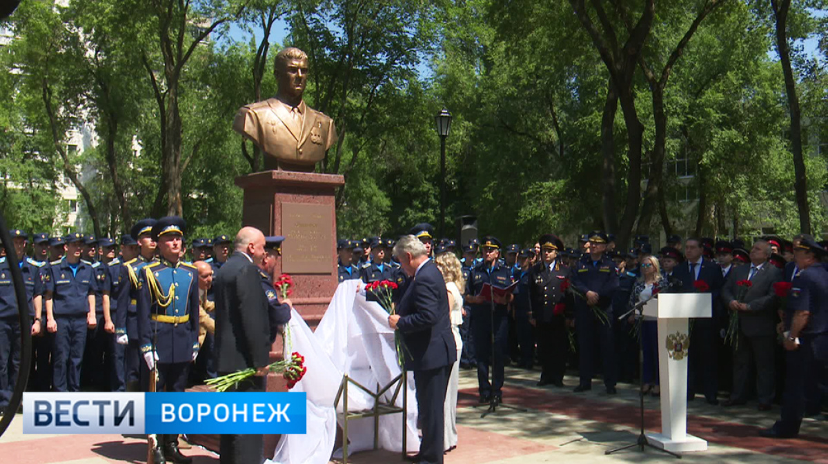 Увековечили память героя. Герои России воронежцы. Герой России Воронеж. Увековечивание памяти героев в современном мире.