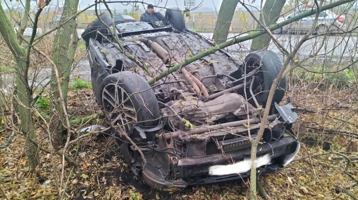 В Воронежской области парень и девушка пострадали в перевернувшейся машине  – Новости Воронежа и Воронежской области – Вести Воронеж