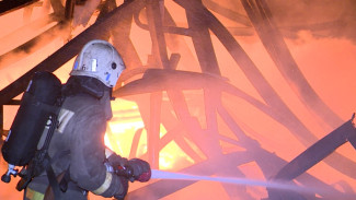 Спасатели назвали возможные причины ночного пожара на обувном складе в Воронеже