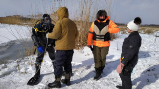 Дайверов попросили подключиться к поискам провалившегося под лёд воронежского школьника