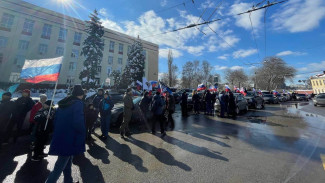 В Воронеже устроили автопробег в поддержку российских военных