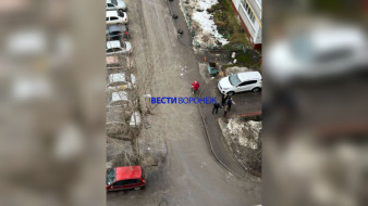 Труп 41-летнего мужчины нашли во дворе в Воронеже