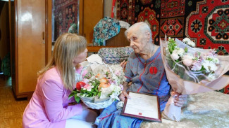 «Единая Россия» поздравила жительницу Воронежа со 105-летием 