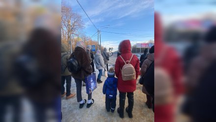 Водители автобусов №80 начали высаживать воронежцев на оживлённой трассе