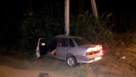 В Воронеже «ВАЗ» врезался в столб: пострадал водитель