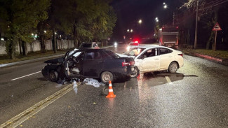 Два человека пострадали в массовом ДТП на улице Волгоградской в Воронеже